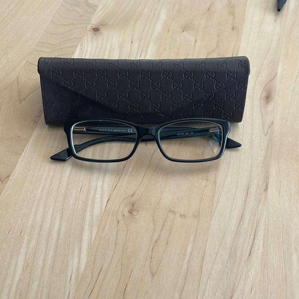 Official Gucci eyeglasses with rx lenses, carrying case included